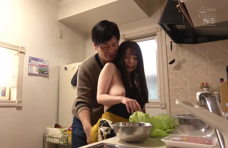 Nghi ngờ người vợ cắm sừng, chồng yêu lén lắp camera và chứng kiến tất cả